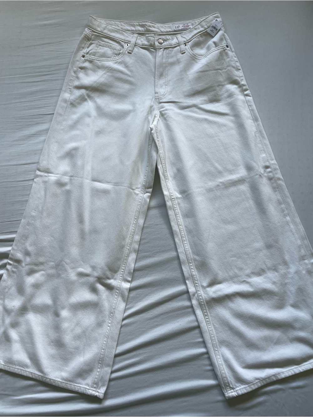 Gap Women’s Low Slung Extra Baggy Jeans, Size 29 Regular (8R), White, NWT.